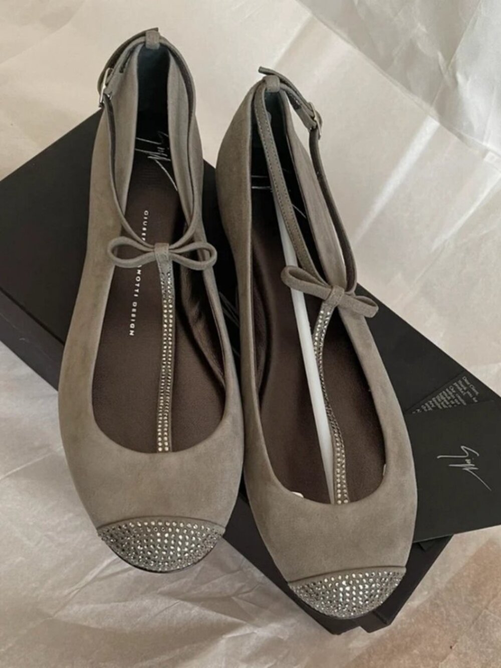 Giuseppe Zanotti Suede Crystal Embellished Flats T-Strap & Bow Detail size